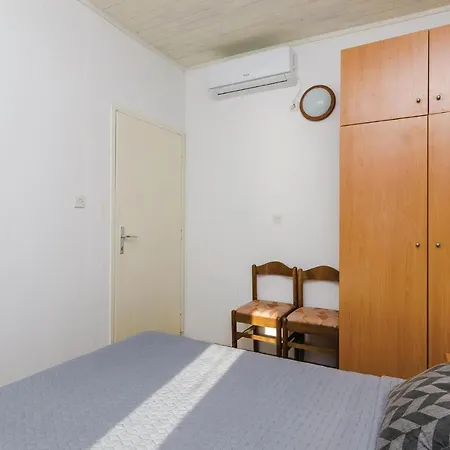 Two-bedroom Holiday In Dubravica Holiday home