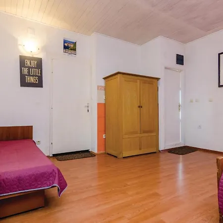 Two-bedroom Holiday In Dubravica * Dubravica (Dubrovnik)