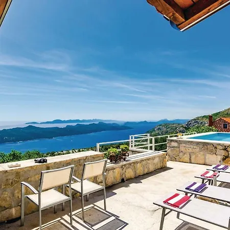 Two-bedroom Holiday In Dubravica