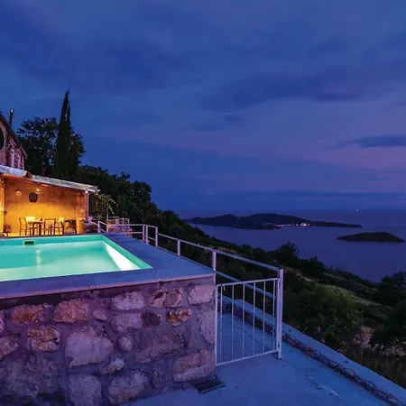 Holiday home Two-bedroom Holiday In Dubravica