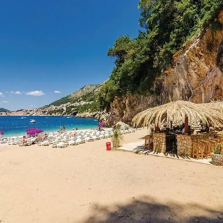 Two-bedroom Holiday In Dubravica *