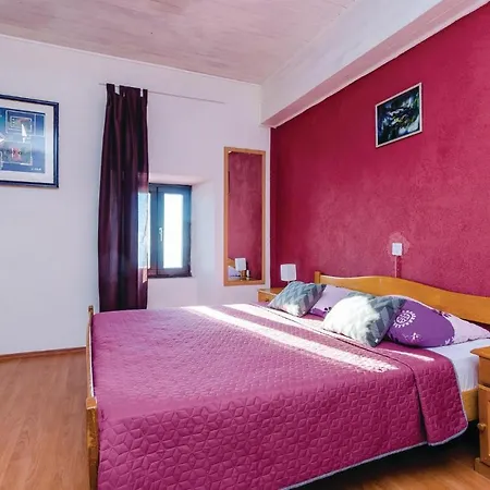 Two-bedroom Holiday In Dubravica Сasa de vacaciones